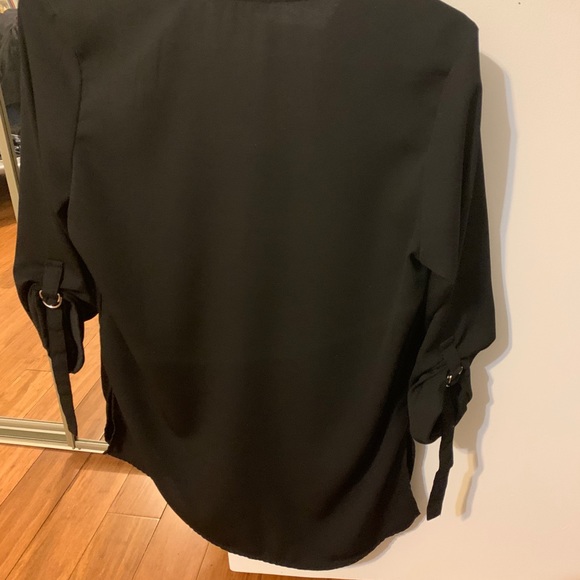 Black top with silver zipper - Picture 3 of 5